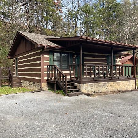 On Dolly Time 1 Mile From Dollywood Villa Pigeon Forge Bagian luar foto