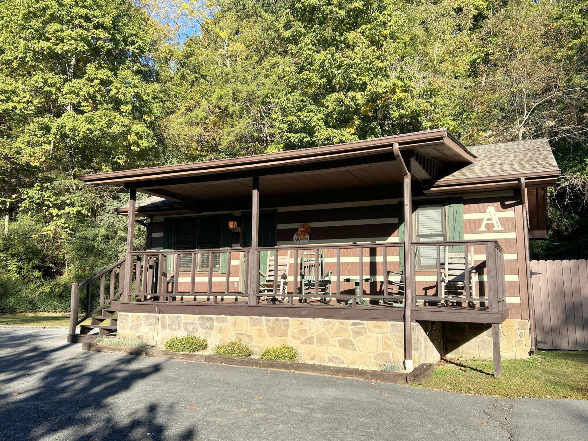 On Dolly Time 1 Mile From Dollywood Villa Pigeon Forge Bagian luar foto